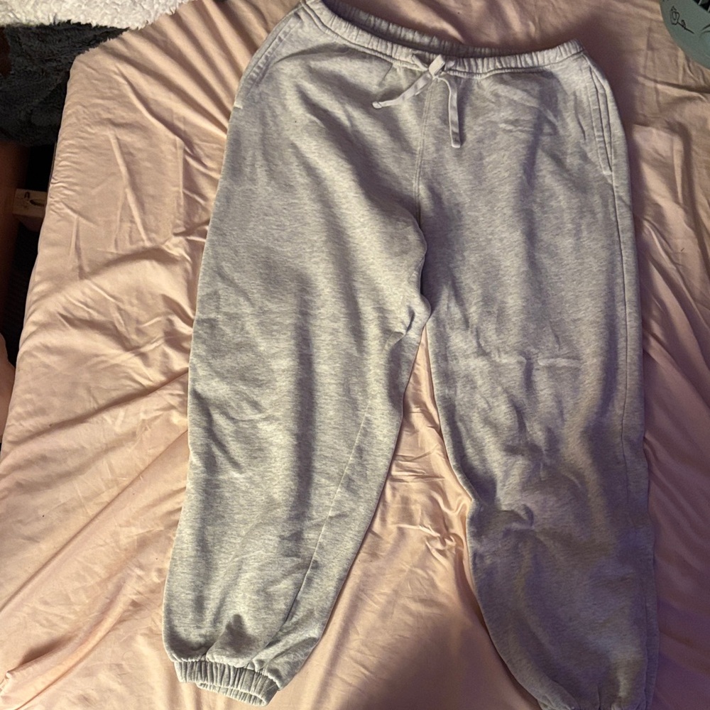 gray sweat pants